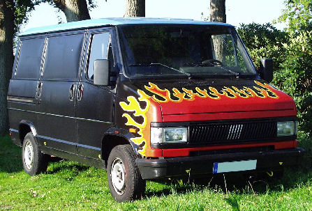 Ducato mit Flammen