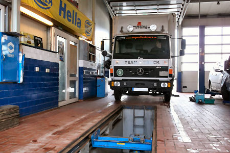 LKW in der Werkstatt