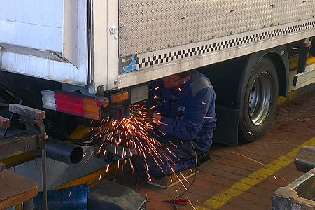 LKW in der Werkstatt