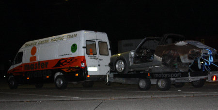 Sprinter mit historischem Porsche